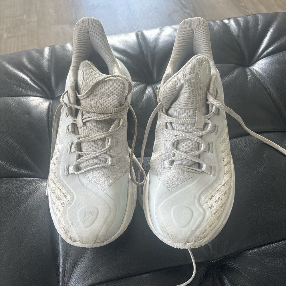 Curry 11 - white